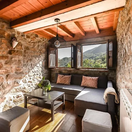 La Casona De Abajo Cangas De Onis 度假居 *