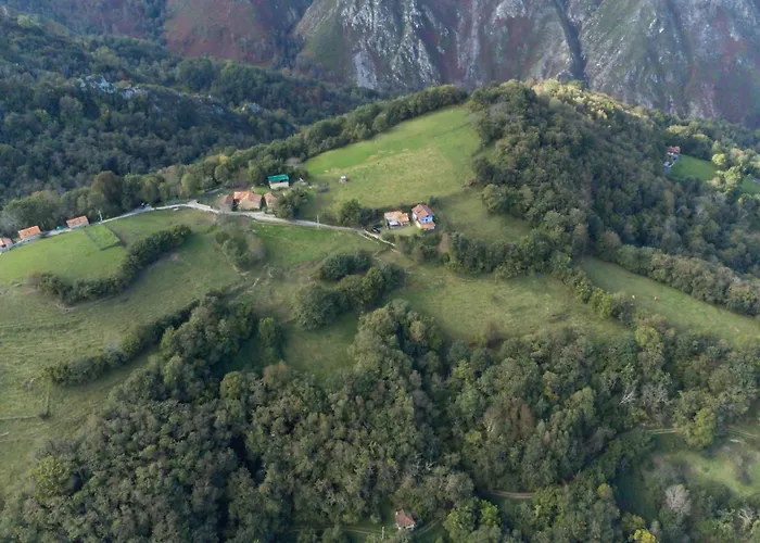 La Casona De Abajo Cerca De Cangas De Onís Avalle