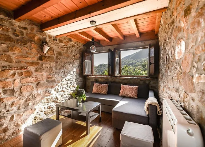 La Casona De Abajo Cerca De Cangas De Onís * Avalle