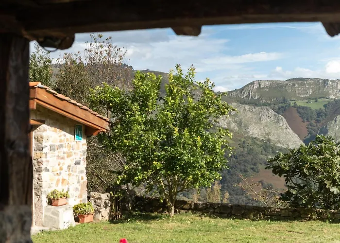 La Casona De Abajo Cerca De Cangas De Onís Avalle