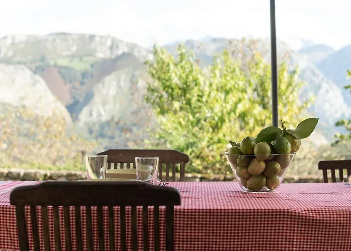 La Casona De Abajo Cerca De Cangas De Onís Avalle