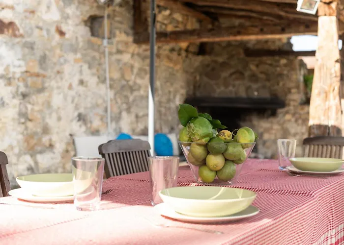 La Casona De Abajo Cerca De Cangas De Onís Avalle
