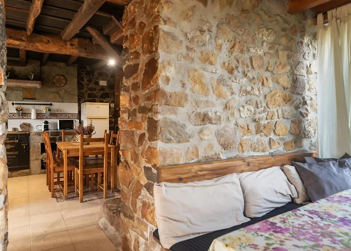 La Casona De Abajo Cerca De Cangas De Onís Сasa de vacaciones Avalle