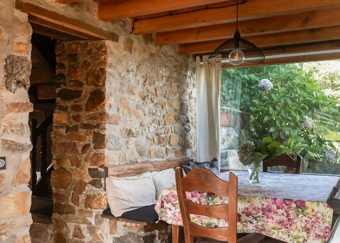 La Casona De Abajo Cerca De Cangas De Onís