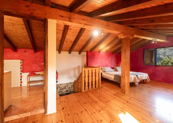 La Casona De Abajo Cerca De Cangas De Onís *