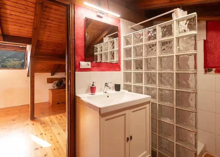 La Casona De Abajo Cerca De Cangas De Onís Сasa de vacaciones Avalle