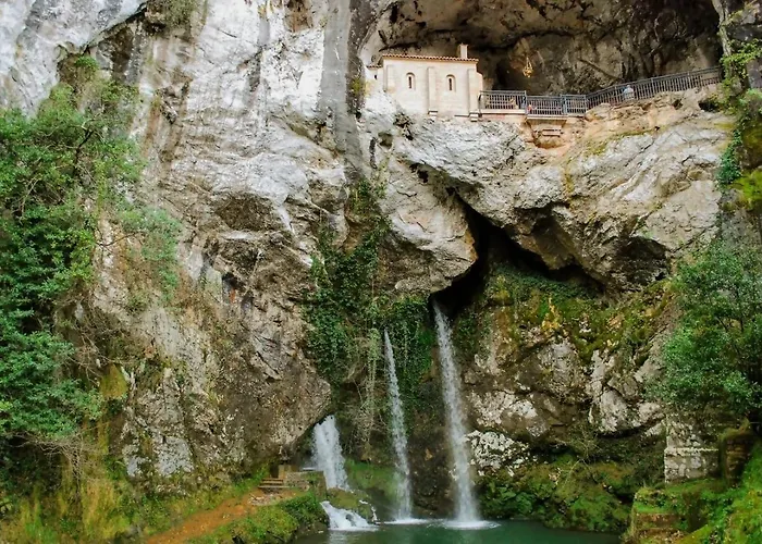 Сasa de vacaciones La Casona De Abajo Cerca De Cangas De Onís *