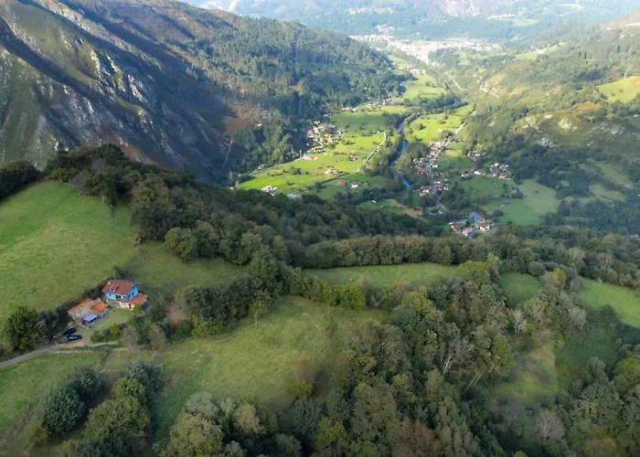 La Casona De Abajo Cerca De Cangas De Onís